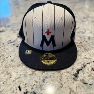 MN Twins - brand new New Era Navy and White Structured Baseball Hat size 7 1/2